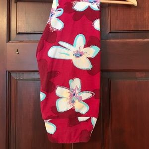 Very pretty pair of LuLaRoe leggings.  OS